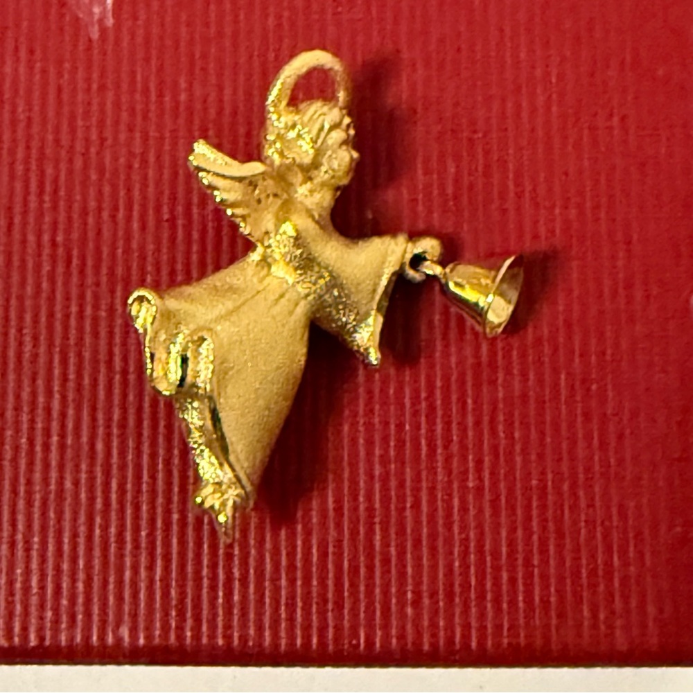 GG USA BROOCH GOLD TONE ANGEL BELL VINTAGE HOLIDAY CHRISTMAS XMAS SIGNED